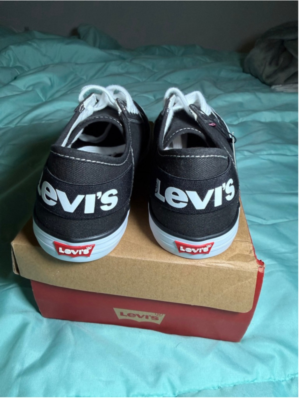 Women's Levi's Black & White Luna CT CVS Sneakers Size 8 - Picture 3 of 6
